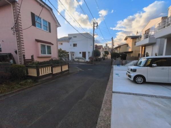 �_�ސ쌧����s�ғ����C��1���ڂ̐V�z��ˌ��Ă̑O�ʓ��H�܂ތ��n�ʐ^