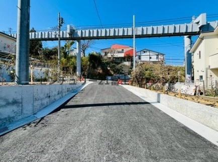 �_�ސ쌧���q�s�J�c2���ڂ̓y�n�̑O�ʓ��H�܂ތ��n�ʐ^