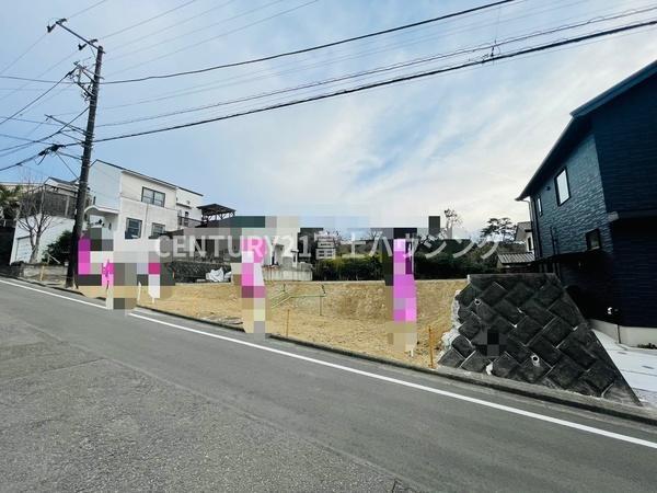 �_�ސ쌧����s�А��R5���ڂ̐V�z��ˌ��Ă̑O�ʓ��H�܂ތ��n�ʐ^