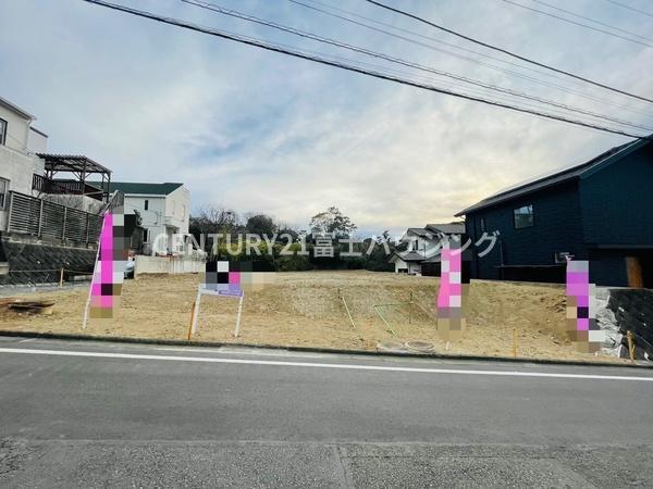 �_�ސ쌧����s�А��R5���ڂ̐V�z��ˌ��Ă̑O�ʓ��H�܂ތ��n�ʐ^