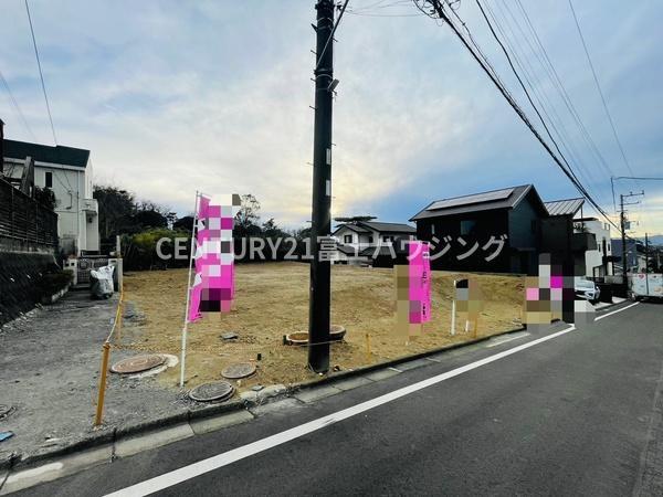 �_�ސ쌧����s�А��R5���ڂ̐V�z��ˌ��Ă̑O�ʓ��H�܂ތ��n�ʐ^