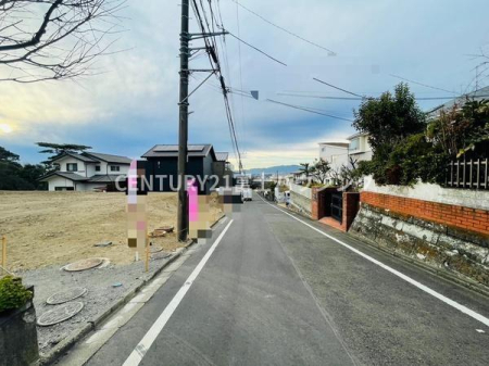 �_�ސ쌧����s�А��R5���ڂ̐V�z��ˌ��Ă̑O�ʓ��H�܂ތ��n�ʐ^