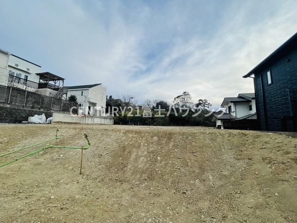 �_�ސ쌧����s�А��R5���ڂ̐V�z��ˌ��Ă̑O�ʓ��H�܂ތ��n�ʐ^