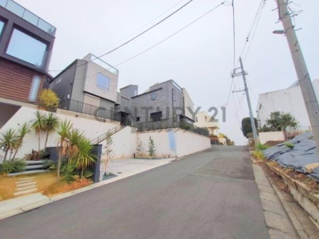 �_�ސ쌧����s�А��R1���ڂ̐V�z��ˌ��Ă̑O�ʓ��H�܂ތ��n�ʐ^