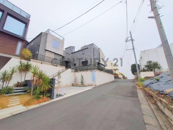 �_�ސ쌧����s�А��R1���ڂ̐V�z��ˌ��Ă̑O�ʓ��H�܂ތ��n�ʐ^