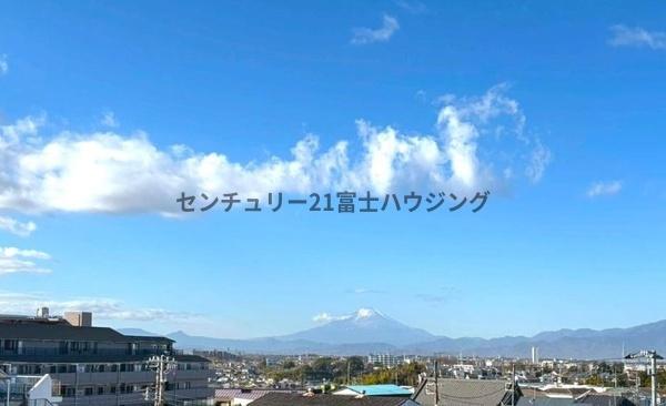 �_�ސ쌧����s����2���ڂ̒��Ã}���V�����̏Z�˂���̒��]�ʐ^
