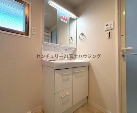 �_�ސ쌧����s����2���ڂ̒��Ã}���V�����̐��ʑ�E���ʏ�