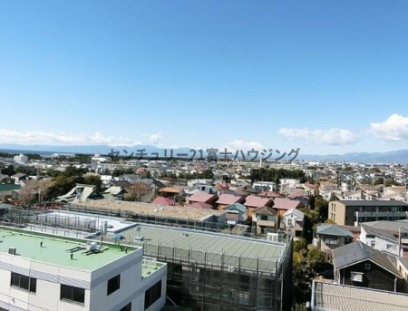 �_�ސ쌧����s�����C��5���ڂ̒��Ã}���V�����̏Z�˂���̒��]�ʐ^