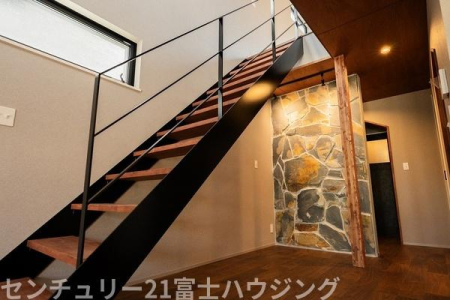 �_�ސ쌧������s�ԉH���̐V�z��ˌ��Ă̓��d�l�ʐ^(���r���O�j