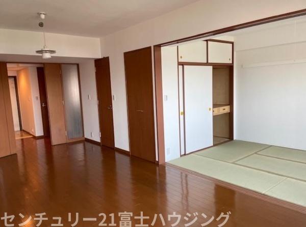 �_�ސ쌧������s�ԏ����̒��Ã}���V�����̃��r���O
