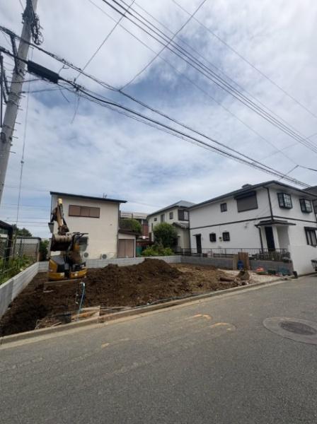 �_�ސ쌧������s�����̐V�z��ˌ��Ă̑O�ʓ��H�܂ތ��n�ʐ^