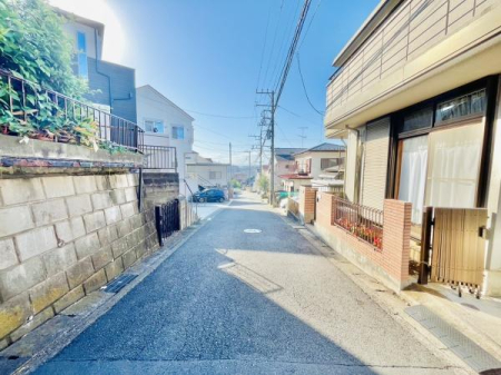 �_�ސ쌧�C�V���s��J�k3���ڂ̒��È�ˌ��Ă̑O�ʓ��H�܂ތ��n�ʐ^