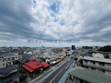 �_�ސ쌧������s�\�ԍ�3���ڂ̒��Ã}���V�����̏Z�˂���̒��]�ʐ^