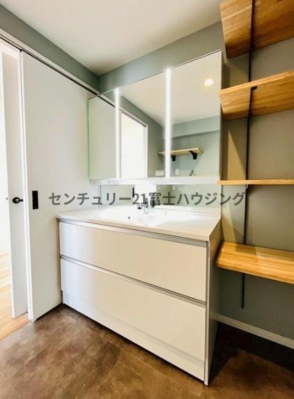 �_�ސ쌧������s���C��2���ڂ̒��Ã}���V�����̐��ʑ�E���ʏ�