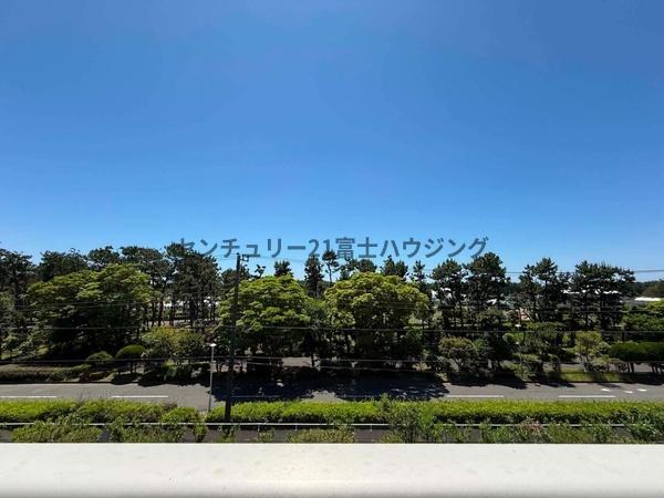 �_�ސ쌧����s�ғ����C��2���ڂ̒��Ã}���V�����̏Z�˂���̒��]�ʐ^