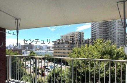 �_�ސ쌧����s�Ó��4���ڂ̒��Ã}���V�����̏Z�˂���̒��]�ʐ^