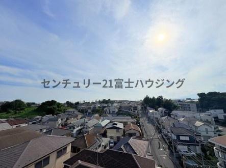 �_�ސ쌧����s�T���̒��Ã}���V�����̏Z�˂���̒��]�ʐ^