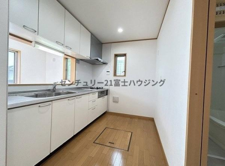 �_�ސ쌧����s�Ŗ߂̒��È�ˌ��ẴL�b�`��