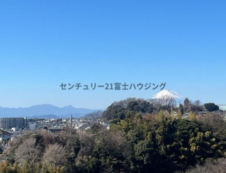 �_�ސ쌧���q�s�A�؂̒��Ã}���V�����̏Z�˂���̒��]�ʐ^