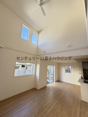 �_�ސ쌧������s��̐V�z��ˌ��Ẵ��r���O