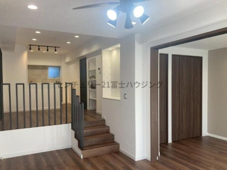 �_�ސ쌧������s���C��4���ڂ̒��Ã}���V�����̃��r���O