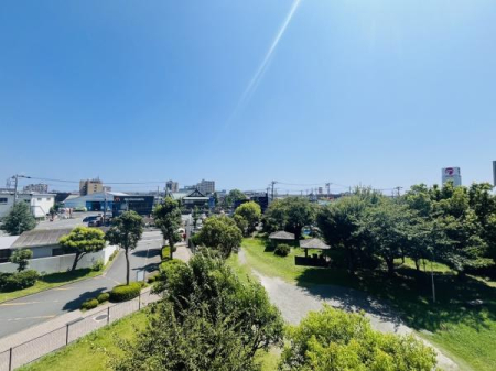 �_�ސ쌧������s���h�̒��Ã}���V�����̏Z�˂���̒��]�ʐ^