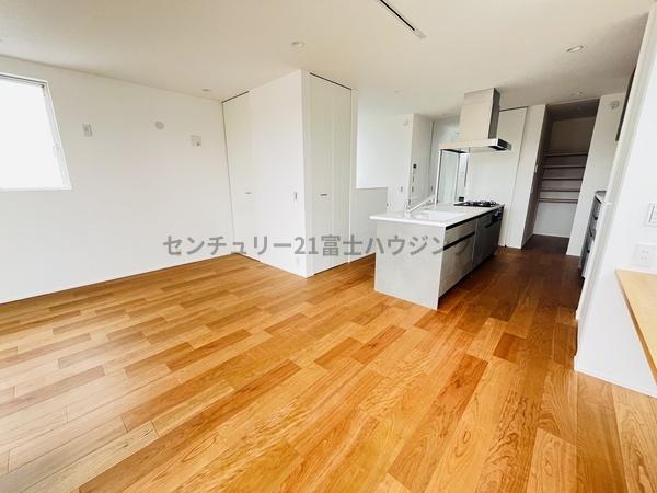 �_�ސ쌧������s����1���ڂ̐V�z��ˌ��Ẵ��r���O