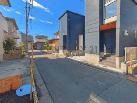 �_�ސ쌧����s����̐V�z��ˌ��Ă̑O�ʓ��H�܂ތ��n�ʐ^