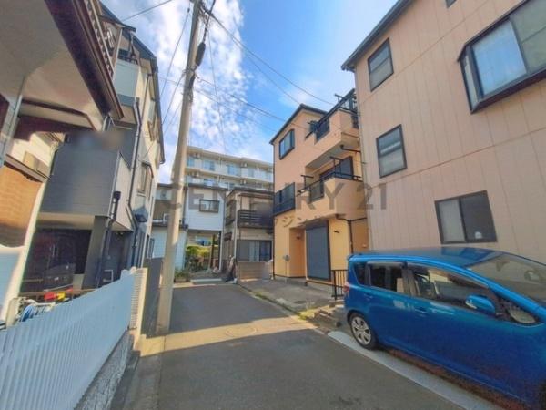 �_�ސ쌧����s���y�I�̒��È�ˌ��Ă̑O�ʓ��H�܂ތ��n�ʐ^