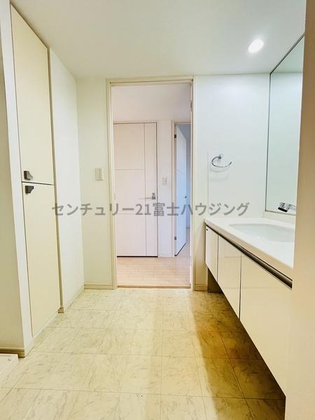 �_�ސ쌧������s���h�̒��Ã}���V�����̐��ʑ�E���ʏ�