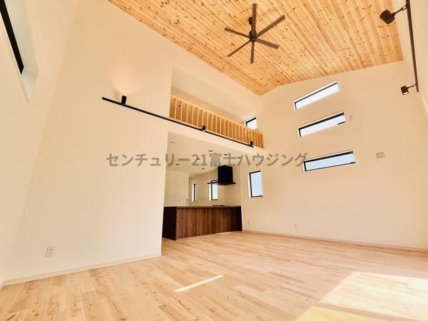 �_�ސ쌧������s��̐V�z��ˌ��Ẵ��r���O