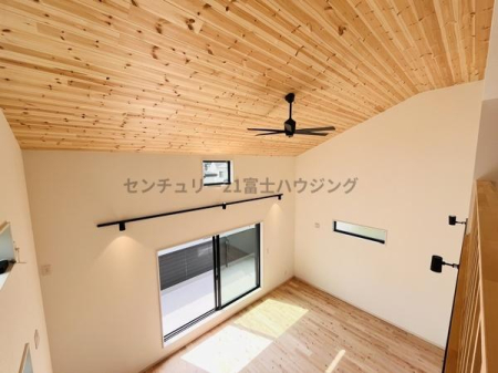 �_�ސ쌧������s��̐V�z��ˌ��Ẵ��r���O