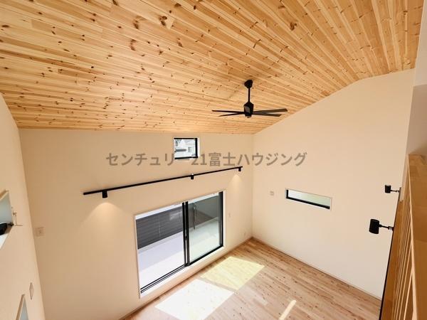 �_�ސ쌧������s��̐V�z��ˌ��Ẵ��r���O