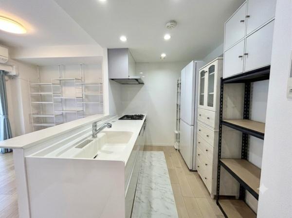 �_�ސ쌧���q�s�␣ 700-4�̒��Ã}���V�����̃L�b�`��