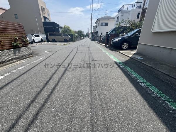 �_�ސ쌧������s���C�ݓ�3���ڂ̒��È�ˌ��Ă̑O�ʓ��H�܂ތ��n�ʐ^