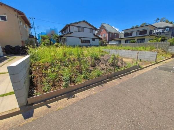 �_�ސ쌧����s���ӎ�4���ڂ̓y�n�̑O�ʓ��H�܂ތ��n�ʐ^