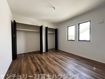 �_�ސ쌧����s�H��5���ڂ̐V�z��ˌ��Ă̗m��