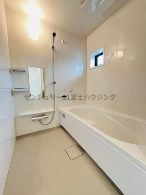 �_�ސ쌧������s�l�V���̐V�z��ˌ��Ă̗���