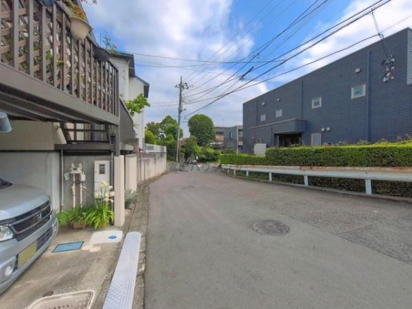�_�ސ쌧����s�Ó��7���ڂ̒��È�ˌ��Ă̑O�ʓ��H�܂ތ��n�ʐ^