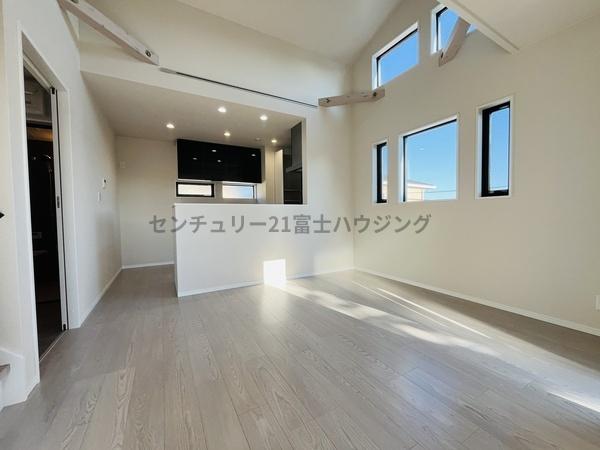 �_�ސ쌧������s���c1���ڂ̐V�z��ˌ��Ẵ��r���O