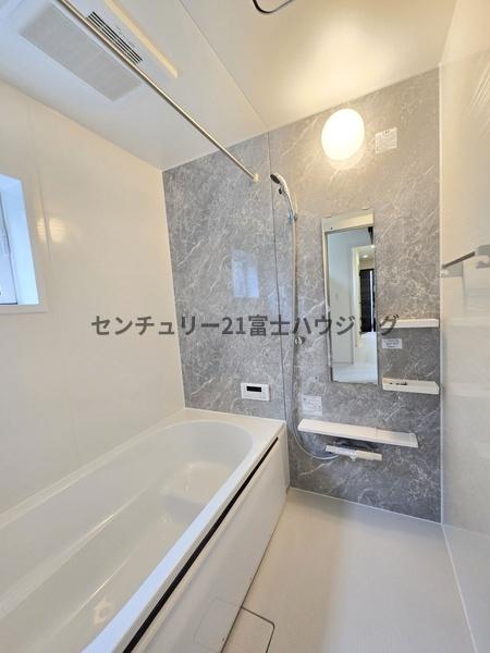 �_�ސ쌧����s�{����7���ڂ̐V�z��ˌ��Ă̗���