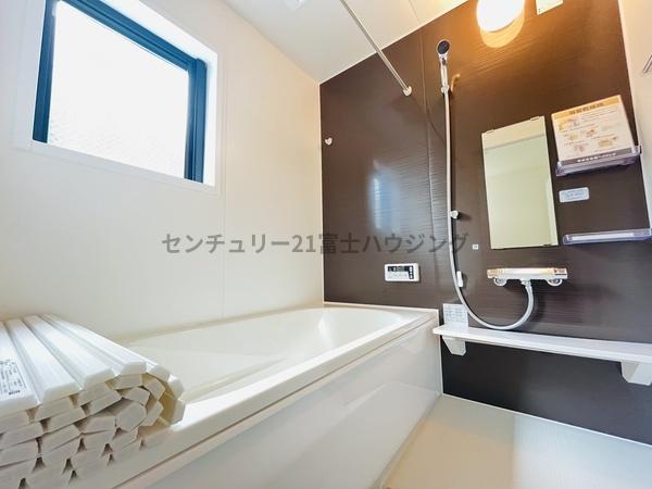 �_�ސ쌧������s���4���ڂ̐V�z��ˌ��Ă̗���