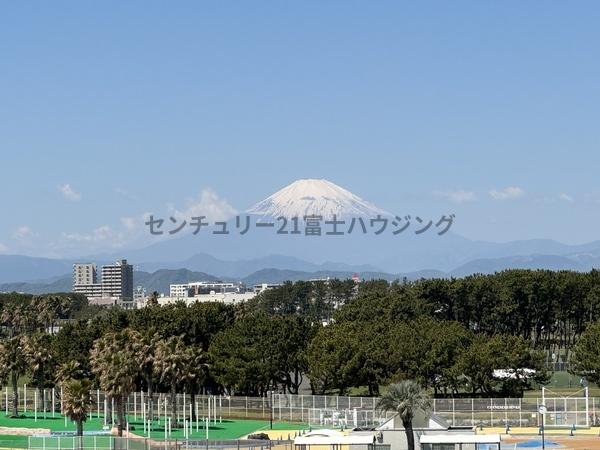 �_�ސ쌧����s�ғ����C��3���ڂ̒��Ã}���V�����̏Z�˂���̒��]�ʐ^