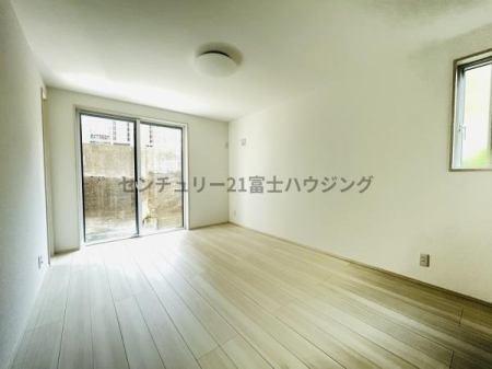 �_�ސ쌧������s�x�m�����̐V�z��ˌ��Ă̎q������