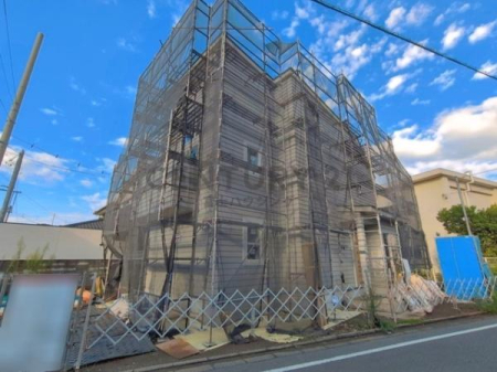 �_�ސ쌧����s�����C��4���ڂ̐V�z��ˌ��Ă̑O�ʓ��H�܂ތ��n�ʐ^
