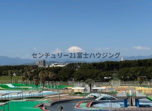 �_�ސ쌧����s�ғ����C��3���ڂ̒��Ã}���V�����̏Z�˂���̒��]�ʐ^
