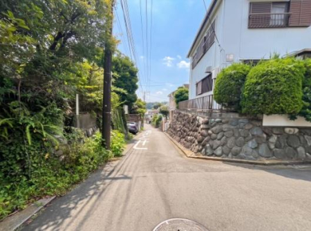 �_�ސ쌧���q�s�Ð�1���ڂ̓y�n�̑O�ʓ��H�܂ތ��n�ʐ^