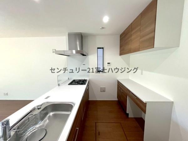 �_�ސ쌧����s�{����2���ڂ̐V�z��ˌ��ẴL�b�`��