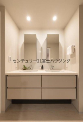 �_�ސ쌧����s����������3���ڂ̒��Ã}���V�����̐��ʑ�E���ʏ�