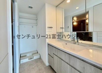 �_�ސ쌧����s�����C��5���ڂ̒��Ã}���V�����̐��ʑ�E���ʏ�